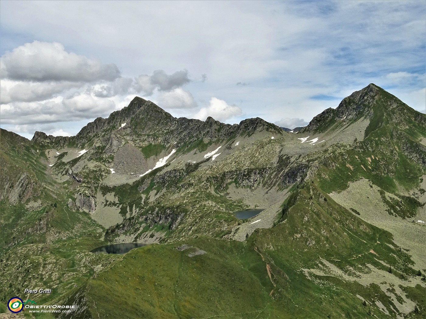 65 Vista verso i Laghi di Porcile con Valegino e Cima Cadelle.JPG